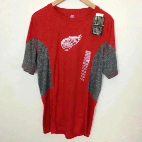 NHL Detroit Red Wings Red Multi-Color T-Shirt - Picture 2 of 6
